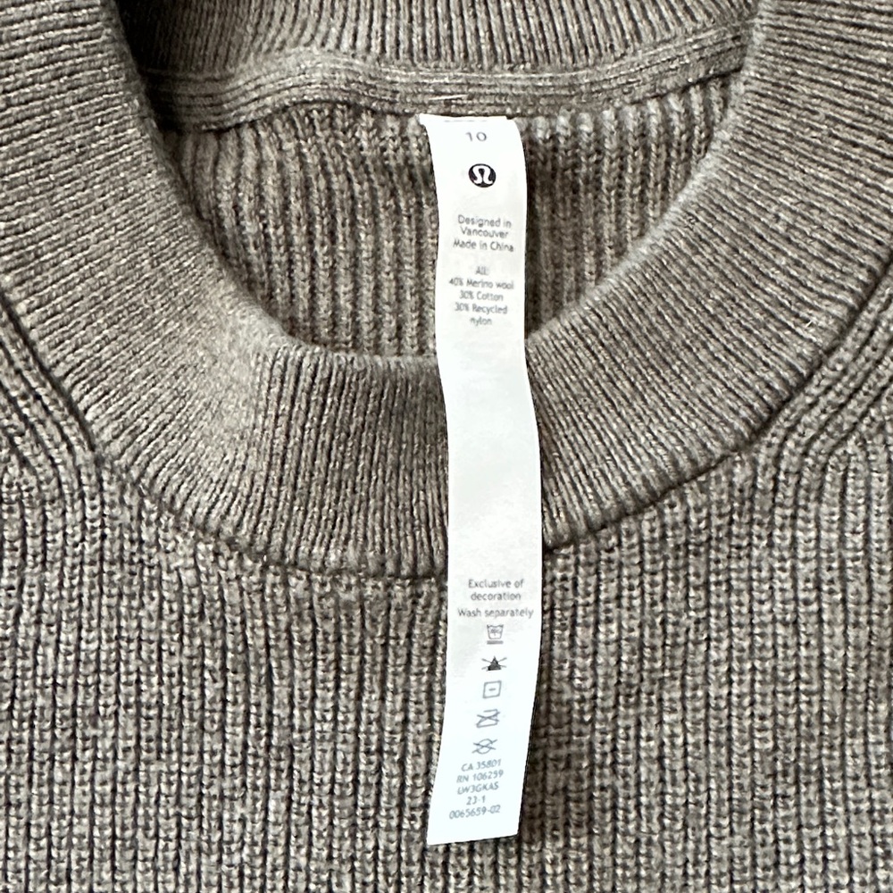 lululemon athletica Men's Charcoal Crewneck Sweater - Picture 7 of 14